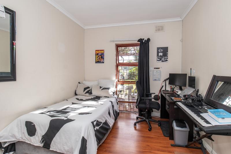 5 Bedroom Property for Sale in Meadowridge Western Cape